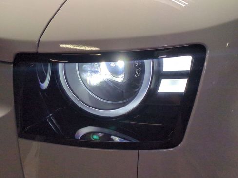 New 2026 Land Rover Defender 110 X-Dynamic SE image 10