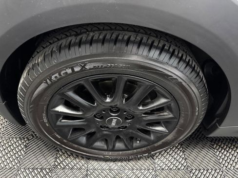 Used 2018 MINI Cooper 2-Door Hardtop w/ Signature Line Package image 19