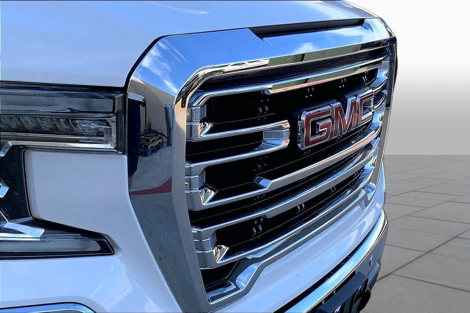 Used 2019 GMC Sierra 1500 SLT w/ SLT Premium Plus Package AWD/4WD image 32