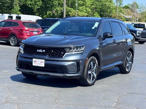 Used 2022 Kia Sorento S FWD image 2