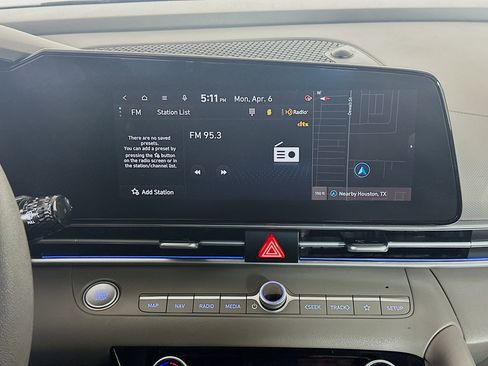 Used 2024 Hyundai Elantra SEL image 21