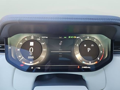 Certified 2025 Land Rover Range Rover SE image 16