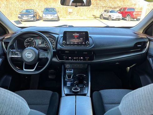 Used 2021 Nissan Rogue SV image 11