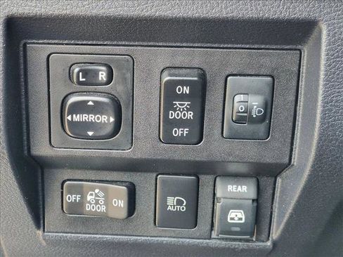 Used 2018 Toyota Tundra SR5 w/ SR5 Upgrade Package RWD image 11