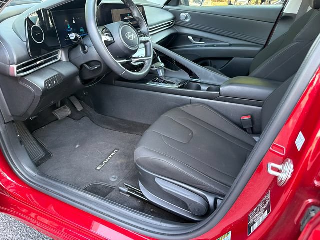 Used 2024 Hyundai Elantra SEL w/ Convenience Package FWD image 9