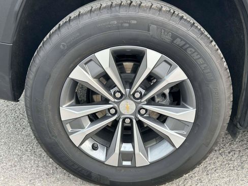 Used 2026 Chevrolet Equinox LT AWD/4WD image 9