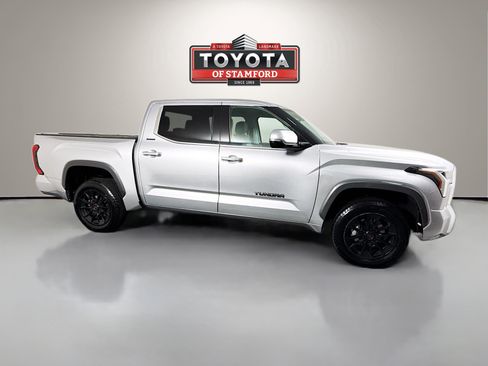Used 2022 Toyota Tundra Limited w/ Power Package AWD/4WD image 8