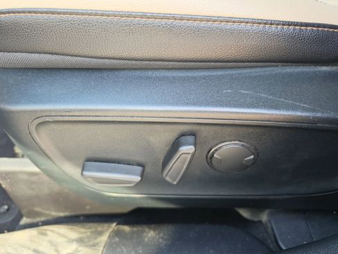 Used 2020 Ford Escape Titanium image 11