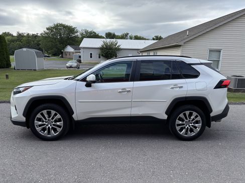 Used 2022 Toyota RAV4 Limited AWD/4WD image 7