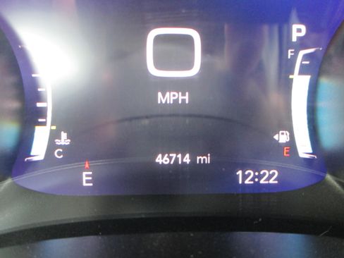 Used 2024 Chrysler Pacifica Touring-L FWD image 24