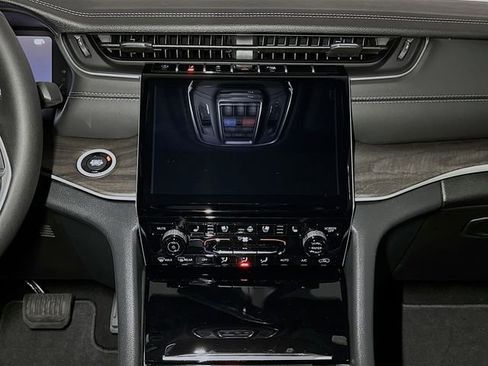 New 2025 Jeep Grand Cherokee L Limited w/ Luxury Tech Group II image 9