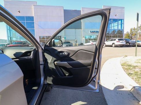 Used 2018 Jeep Cherokee Limited image 46