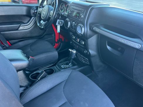 Used 2018 Jeep Wrangler Unlimited Sport S image 13