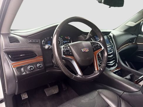 Used 2020 Cadillac Escalade ESV Luxury image 9