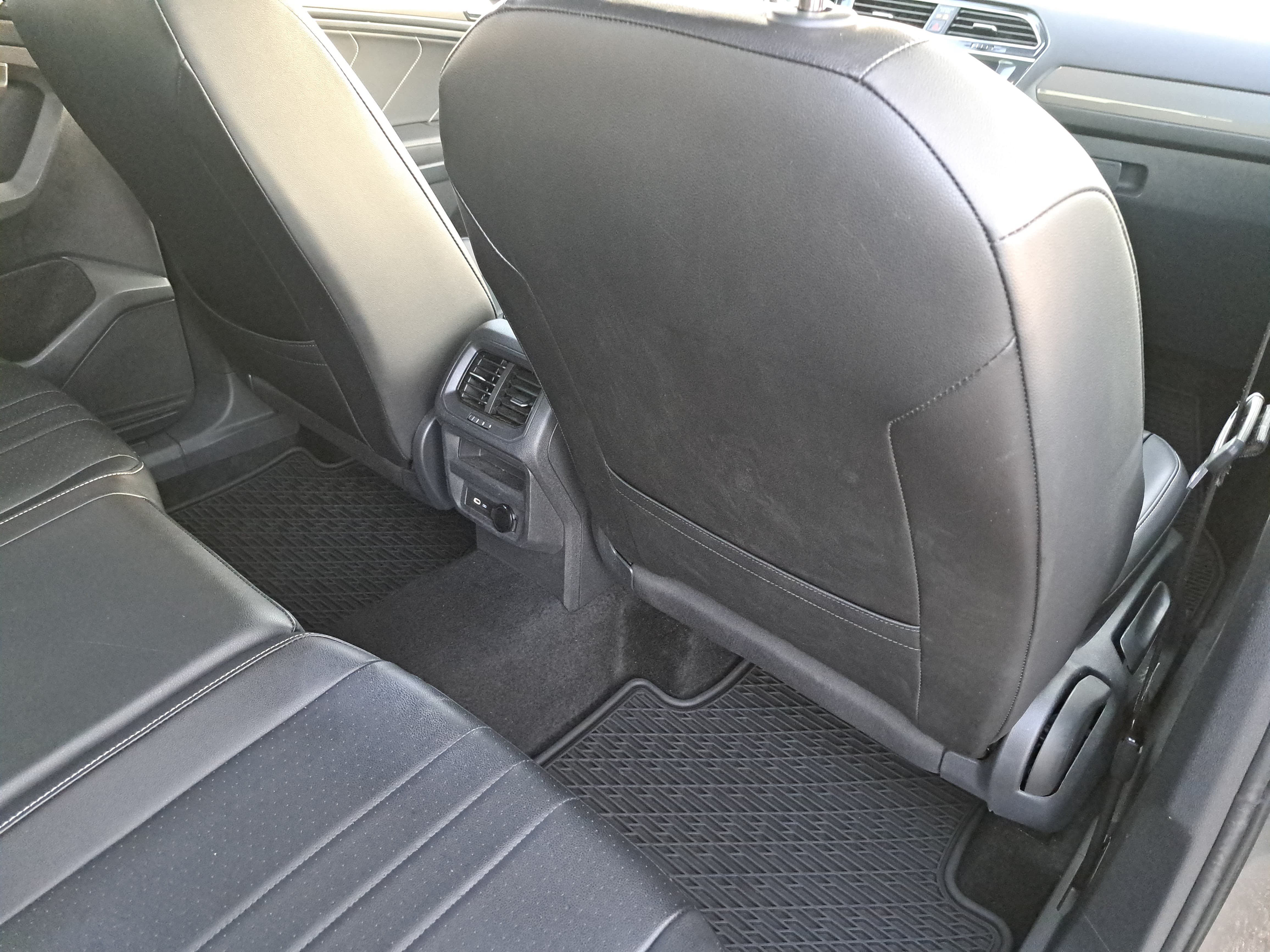 Used 2024 Volkswagen Tiguan SE R-Line AWD/4WD image 11