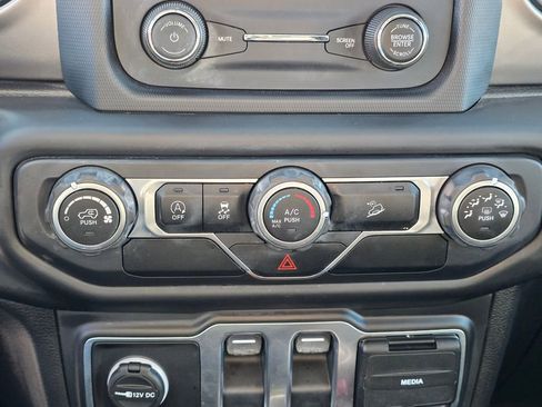 Used 2020 Jeep Wrangler Sport image 21