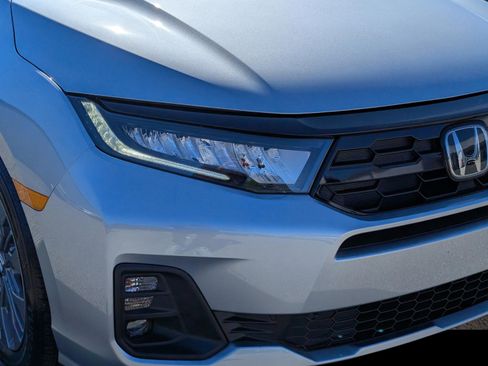 New 2026 Honda Odyssey Touring image 9