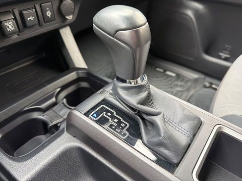 Used 2022 Toyota Tacoma TRD Off-Road AWD/4WD image 18