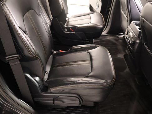 Used 2024 Ford Expedition Platinum RWD image 15