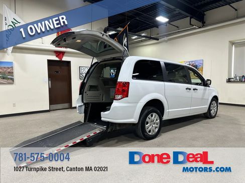 Used 2019 Dodge Grand Caravan SE image 1
