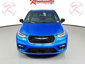 New 2026 Chrysler Pacifica Select video 2