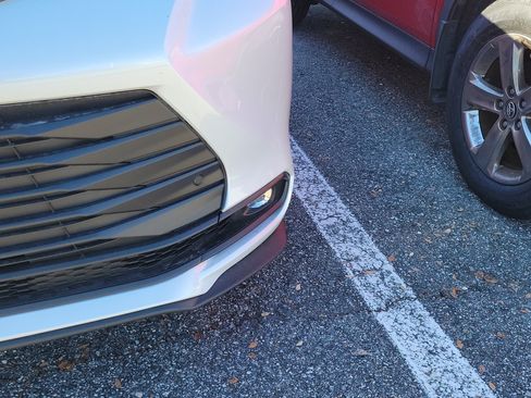 Used 2025 Toyota Sienna XLE image 4