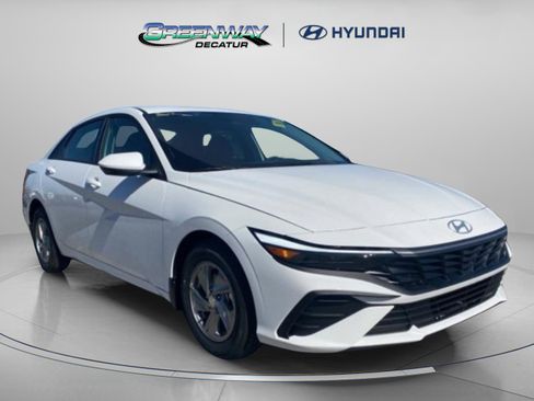 New 2026 Hyundai Elantra SE image 1
