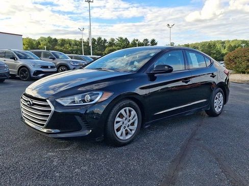 Used 2018 Hyundai Elantra SE w/ SE Connectivity Package 04 FWD image 3
