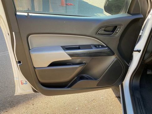 Used 2020 Chevrolet Colorado W/T w/ WT Convenience Package RWD image 11