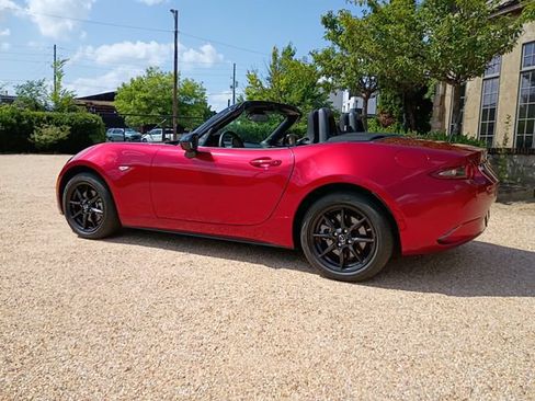 Used 2020 MAZDA MX-5 Miata Sport RWD image 9