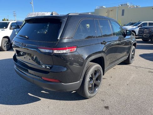 New 2025 Jeep Grand Cherokee Altitude image 7