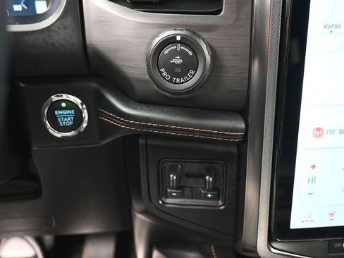 Used 2024 Ford Expedition Platinum image 16