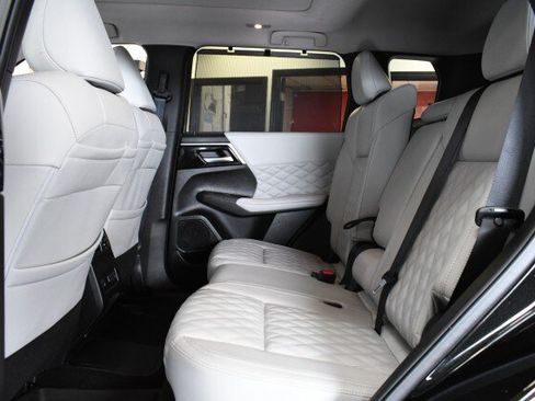 Used 2025 Mitsubishi Outlander SEL AWD/4WD image 23