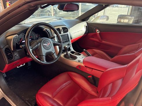 Used 2005 Chevrolet Corvette Coupe w/ Preferred Equipment Group RWD image 17