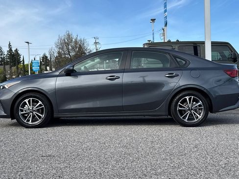 Used 2022 Kia Forte LXS image 2