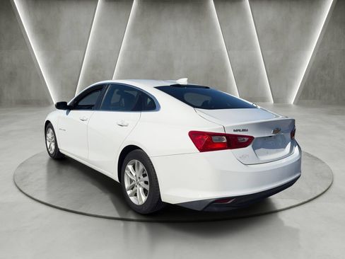 Used 2017 Chevrolet Malibu LT w/ Leather Package FWD image 5