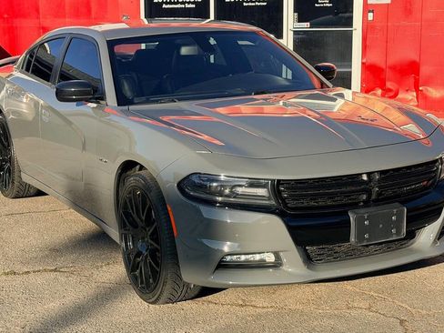 Used 2017 Dodge Charger R/T w/ Plus Group image 4