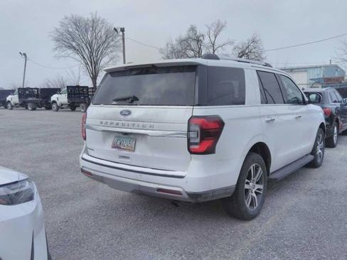 Used 2024 Ford Expedition Limited image 3