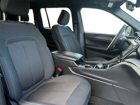 Used 2025 Jeep Grand Cherokee Laredo X w/ Luxury Tech Group I image 15