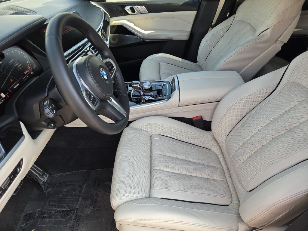 Used 2021 BMW X7 M50i AWD/4WD image 14