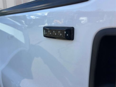 Used 2023 Chevrolet Express 4500 Extended w/ Power Convenience Package image 7