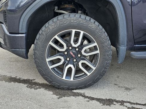 Used 2022 GMC Sierra 1500 AT4 w/ AT4 Preferred Package AWD/4WD image 9