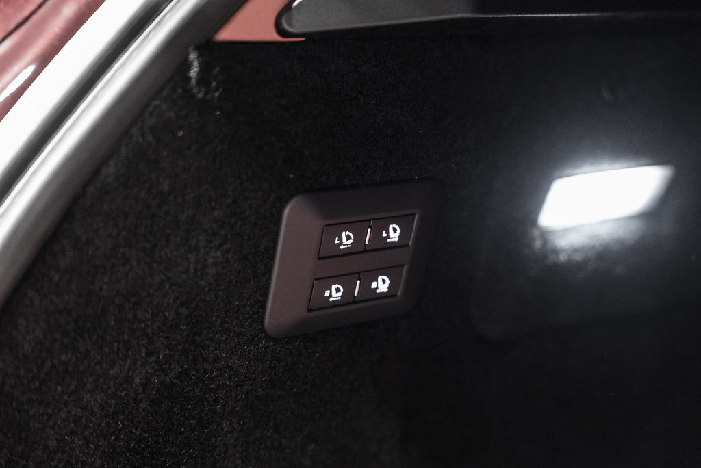 Used 2026 Ferrari Purosangue AWD/4WD image 27