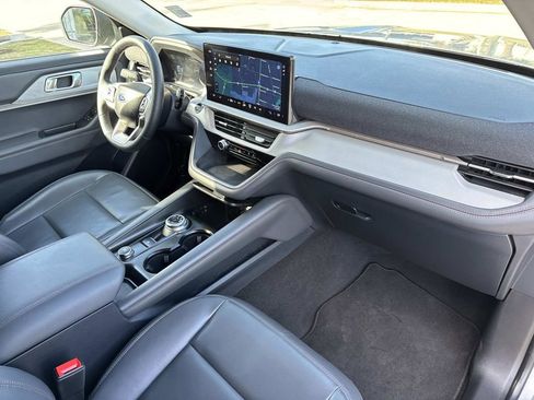 Used 2025 Ford Explorer Active w/ Active Comfort Package image 13