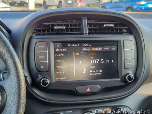 Used 2025 Kia Soul LX w/ LX Technology Package FWD image 19