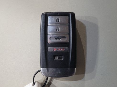 Used 2017 Acura RLX w/ Technology Package image 32