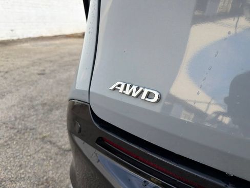 Used 2023 Toyota Sienna XSE AWD/4WD image 17