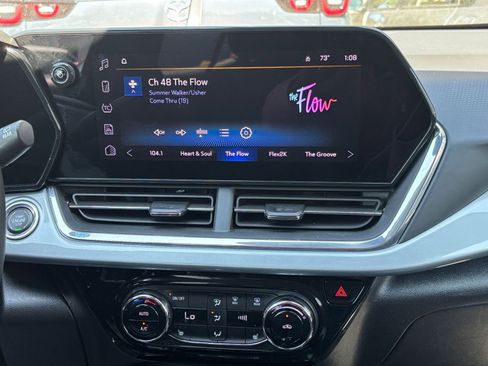 Used 2025 Chevrolet Trax LT w/ LT Convenience Package image 17