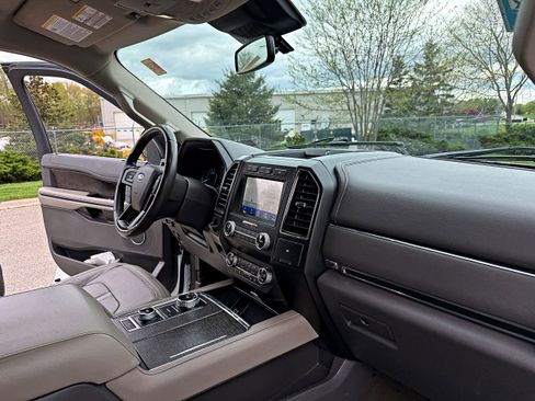 Used 2020 Ford Expedition Limited AWD/4WD image 23