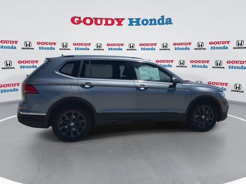 Used 2024 Volkswagen Tiguan SE AWD/4WD image 9